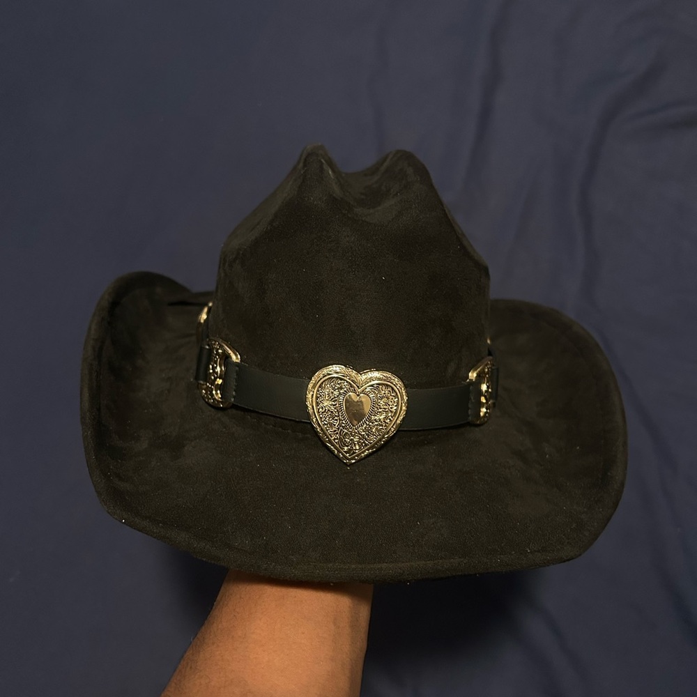 Black and white cowboy hat, good condition